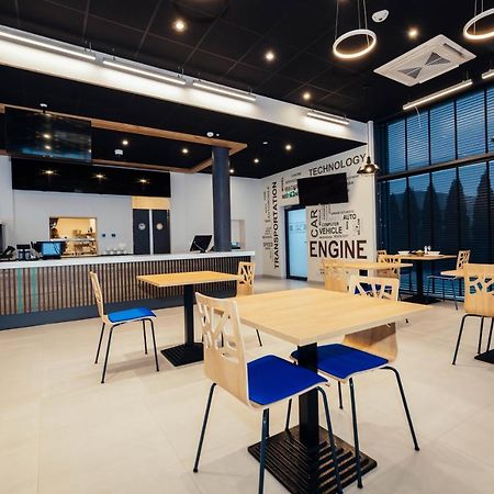 Blue Hotel Каліш Екстер'єр фото